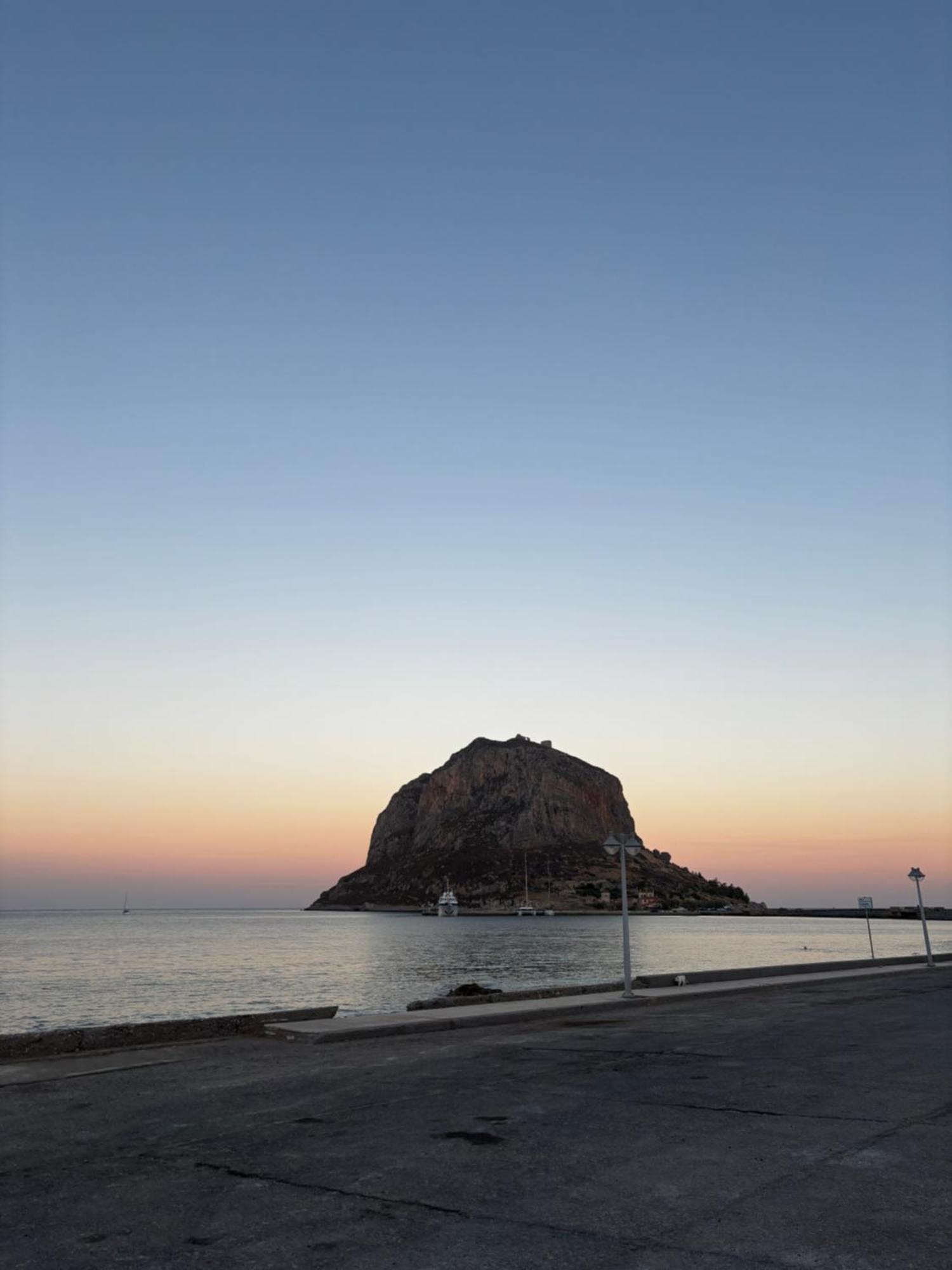Kanelli΄S Apartments Monemvasia Exterior photo